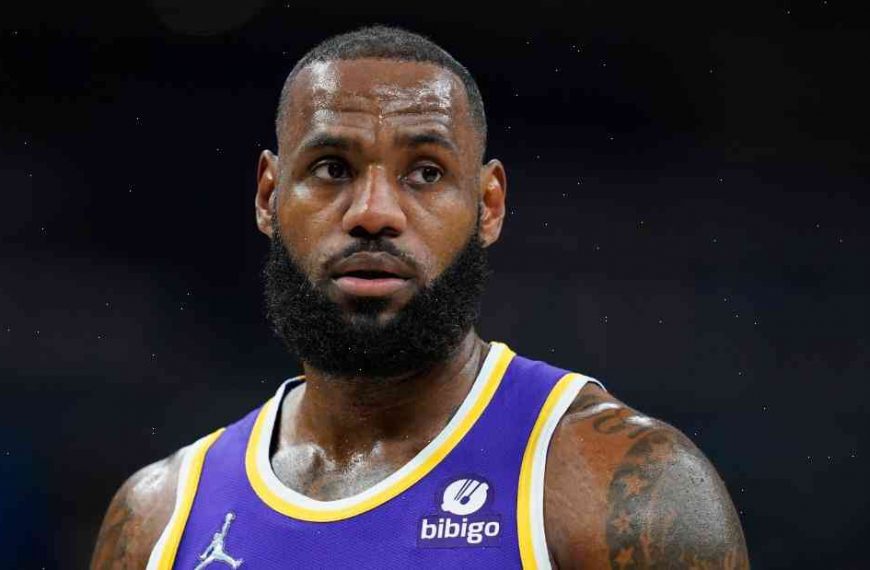 LeBron James fined $15,000 for obscene gesture during the Lakers’ win vs. the Clippers