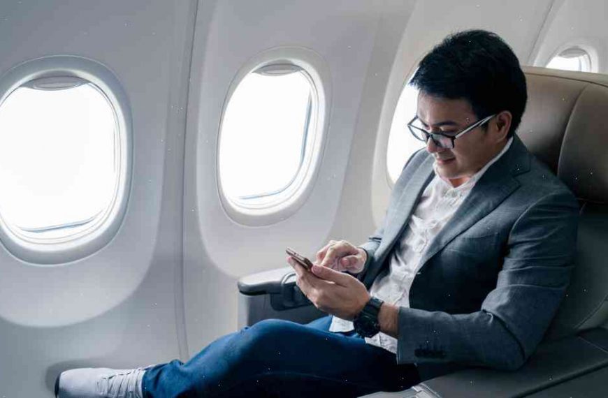 FCC votes to allow cell phone use on planes