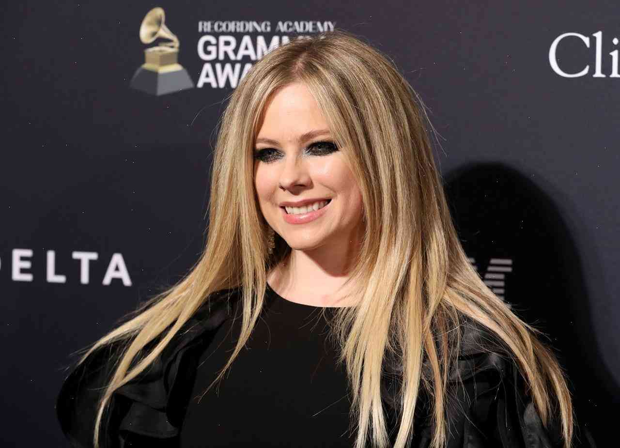 Avril Lavigne announces first tour in over a decade